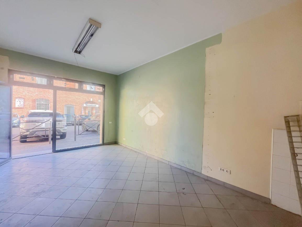 Negozio in Piazza Antonio Gramsci, Castelnuovo Rangone, {3} - Foto 2