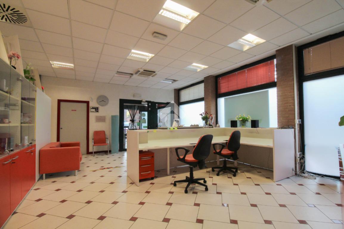 Ufficio in Via Claudia, Maranello, {3} - Foto 2