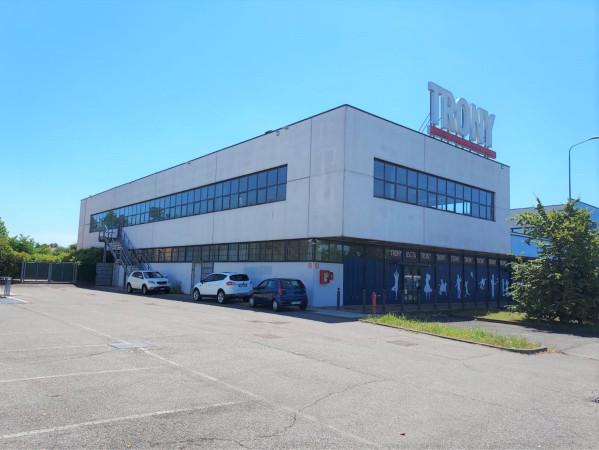 Negozio in Piazzale Piero Gobetti, Cassano D'Adda, {3} - Foto 2