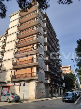 Negozio in Via Gaetano Salvemini, Foggia, {3} - Foto 1