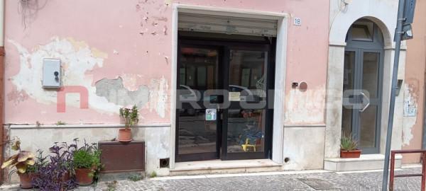 Negozio in Via Nicola Delli Carri, Foggia, {3} - Foto 1