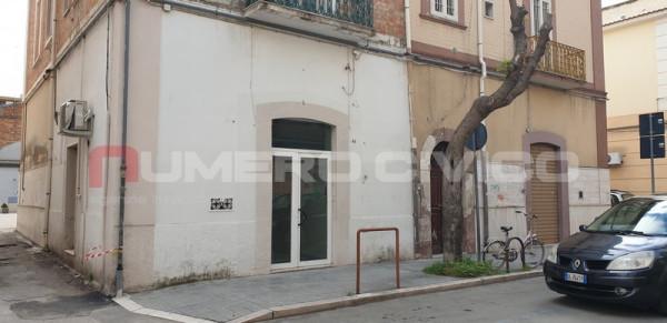 Negozio in Via Tenente Iorio, Foggia, {3} - Foto 1