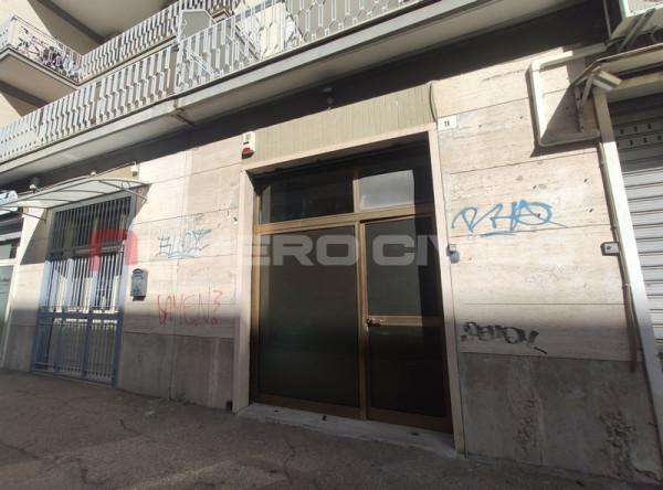 Negozio in Via Benedetto Biagi, Foggia, {3} - Foto 2