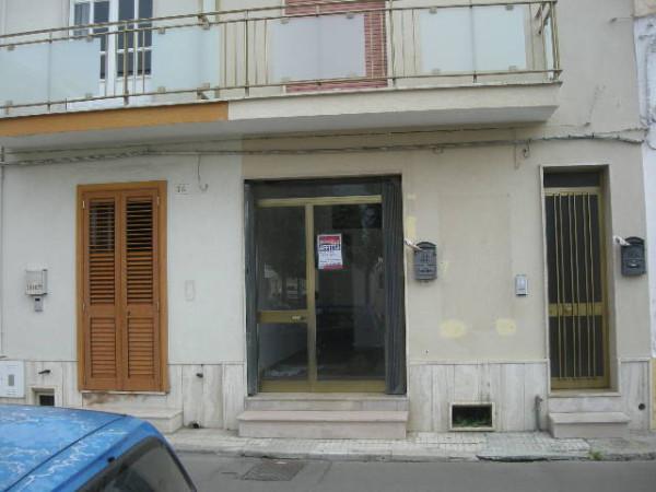 Negozio in Via Sandro Pertini, Melendugno, {3} - Foto 1