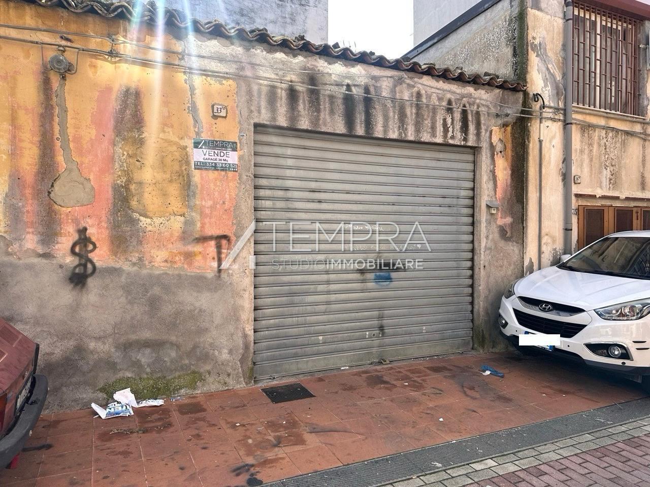 Parcheggio chiuso in , Adrano, {3} - Foto 2