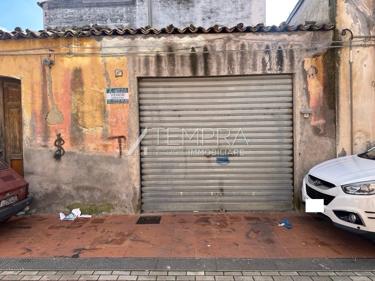 Parcheggio chiuso in , Adrano, {3} - Foto 1