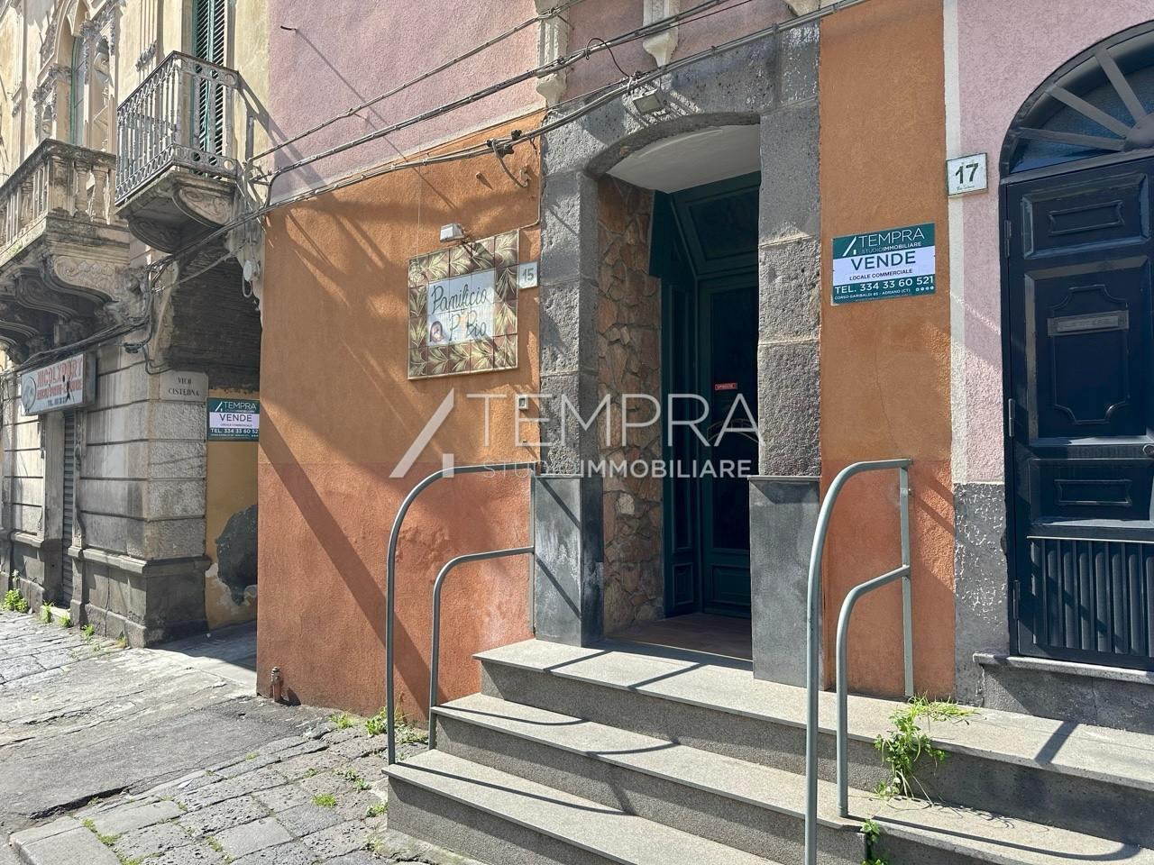 Palazzina commerciale in , Adrano, {3} - Foto 1