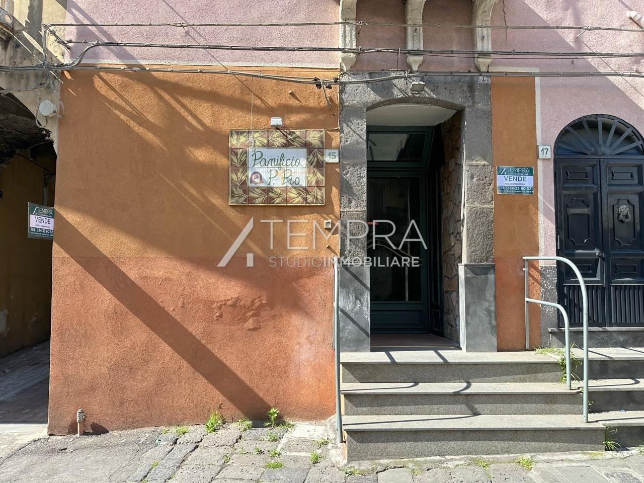 Palazzina commerciale in , Adrano, {3} - Foto 2