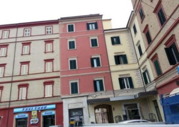 Negozio in Piazza Rosselli 24, Ancona, {3} - Foto 1