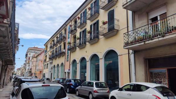 Negozio in Via Giosuè Carducci 28, San Benedetto Del Tronto, {3} - Foto 1