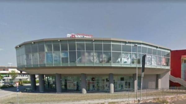 Negozio in Viale Beniamino Gigli, 27 60044, Fabriano, {3} - Foto 1