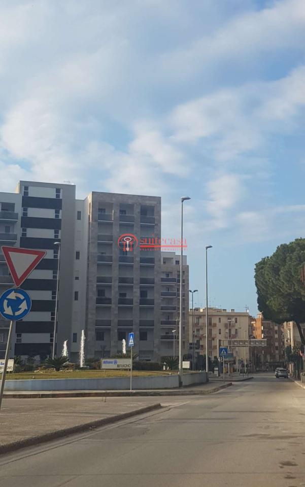Negozio in Via Istria 39, Trani, {3} - Foto 1