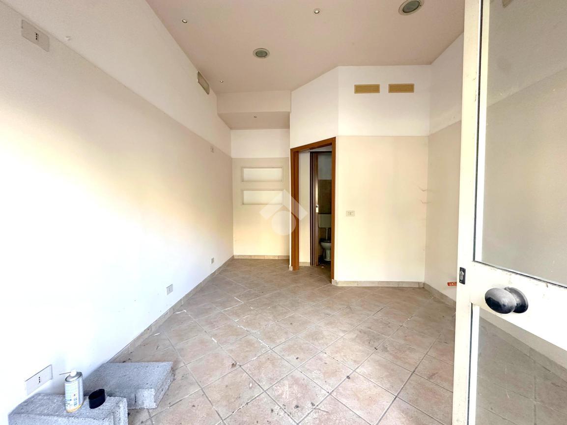Negozio in Via Nazario Sauro 2, Palermo, {3} - Foto 2