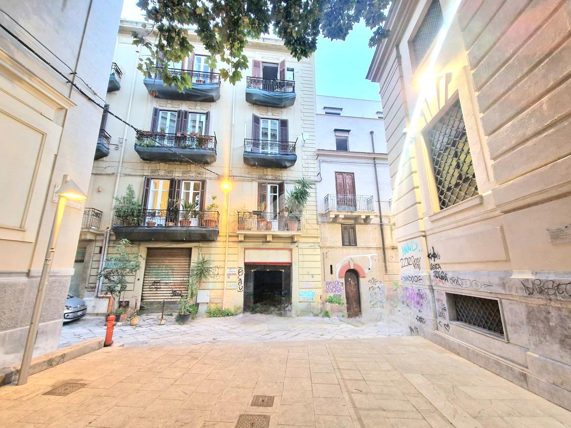 Magazzino in Via Narciso Cozzo 9, Palermo, {3} - Foto 1