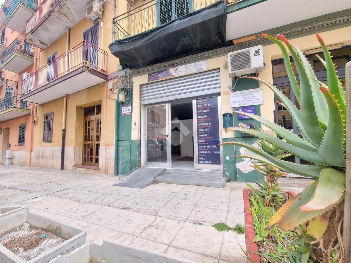Magazzino in Via Brancaccio 4, Palermo, {3} - Foto 1
