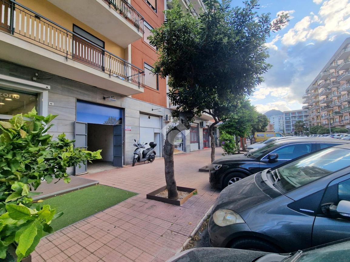 Negozio in Via Tiziano 12, Palermo, {3} - Foto 1