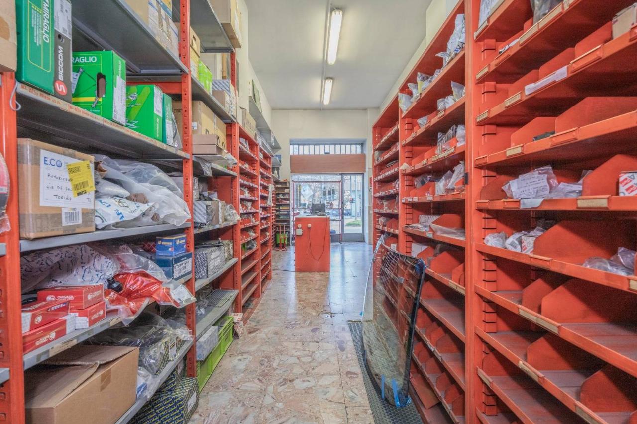 Negozio in Via Francesco De Sanctis 54, Torino, {3} - Foto 2