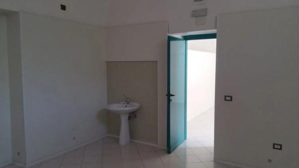 Negozio in Via Quattro Novembre S.N.C., Casapulla, {3} - Foto 2
