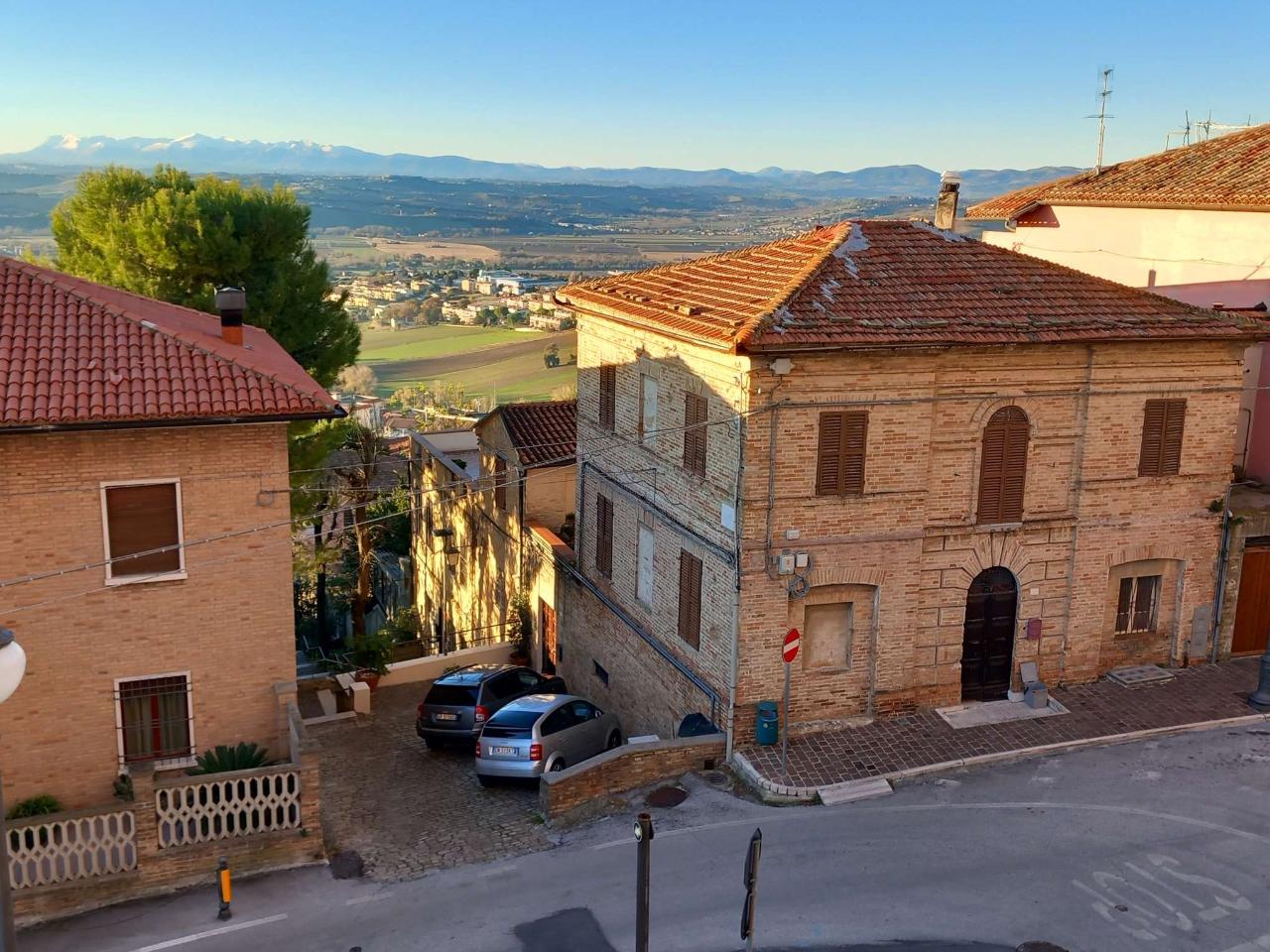 Villa bifamiliare in vendita a Osimo
