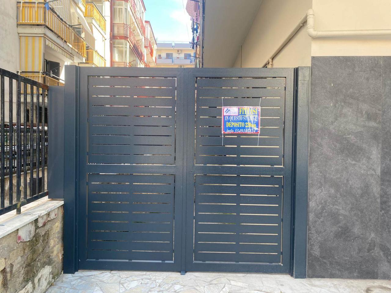 Magazzino in Via Mattia Ferrara, Casoria, {3} - Foto 1