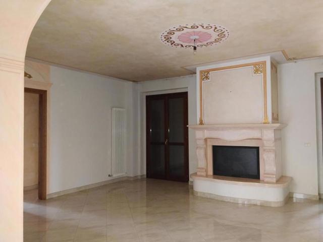 Villa in affitto Arezzo con terrazzo e giardino privato 250 mq