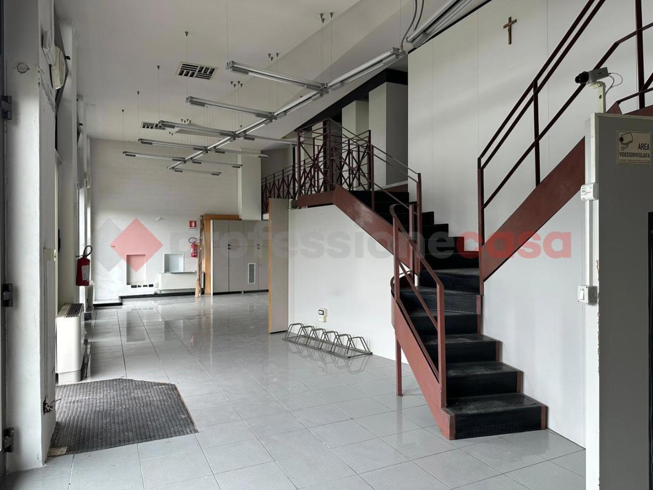 Negozio in Viale Santa Margherita, Arezzo, {3} - Foto 1