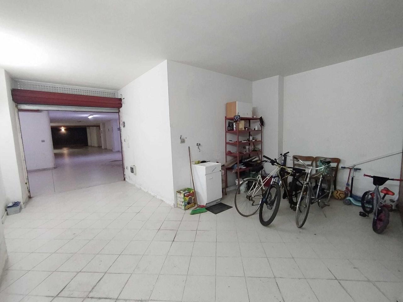 Parcheggio chiuso in , Trani, {3} - Foto 2