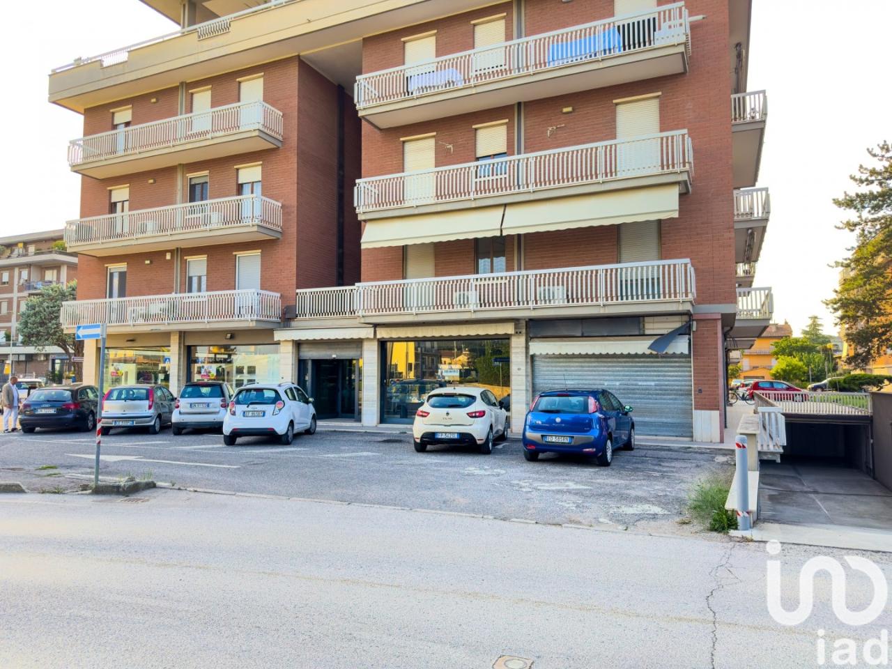 Negozio in Via Roma 107, Bastia Umbra, {3} - Foto 2