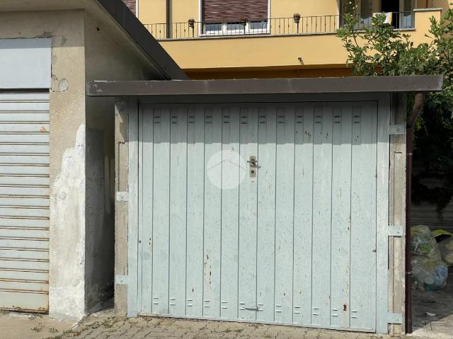 Garage or car box in Via Cesare Correnti 44, Seregno - Photo 1