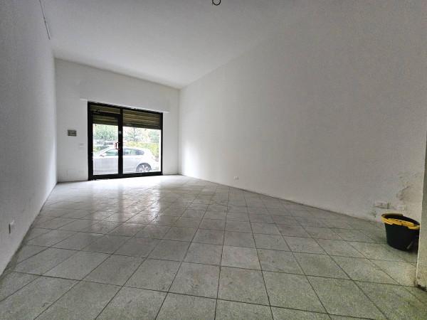 Negozio in Via Giuseppe Mazzini 25, Alzano Lombardo, {3} - Foto 2