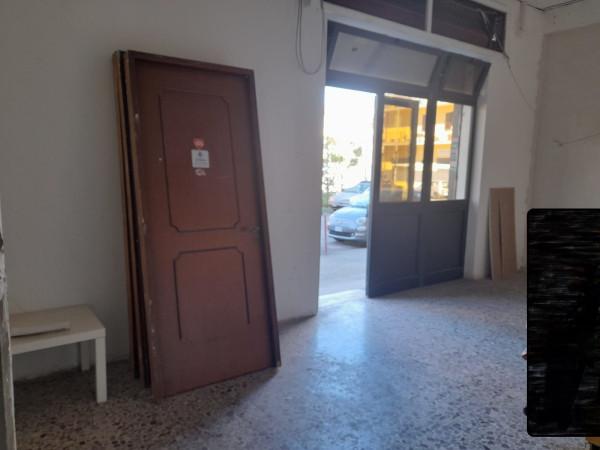 Negozio in Via Santeramo in Colle, Roma, {3} - Foto 1
