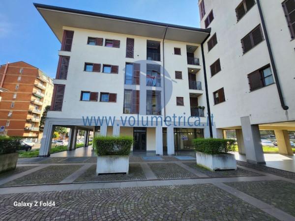Negozio in Via Caduti Bollatesi Angolo Via Pascoli, Bollate, {3} - Foto 1