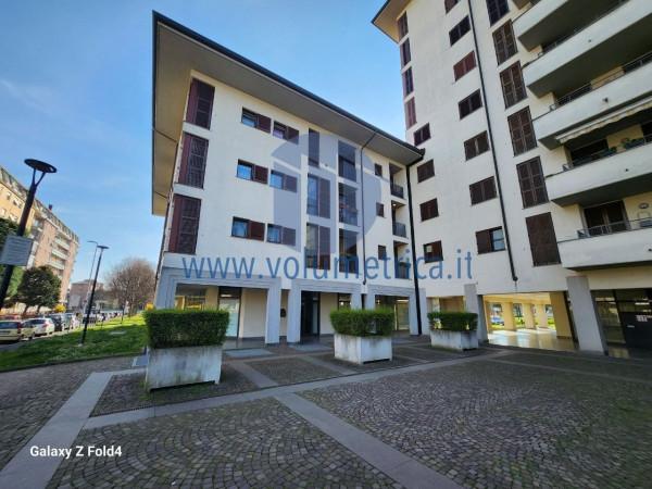 Negozio in Via Caduti Bollatesi Angolo Via Pascoli, Bollate, {3} - Foto 2