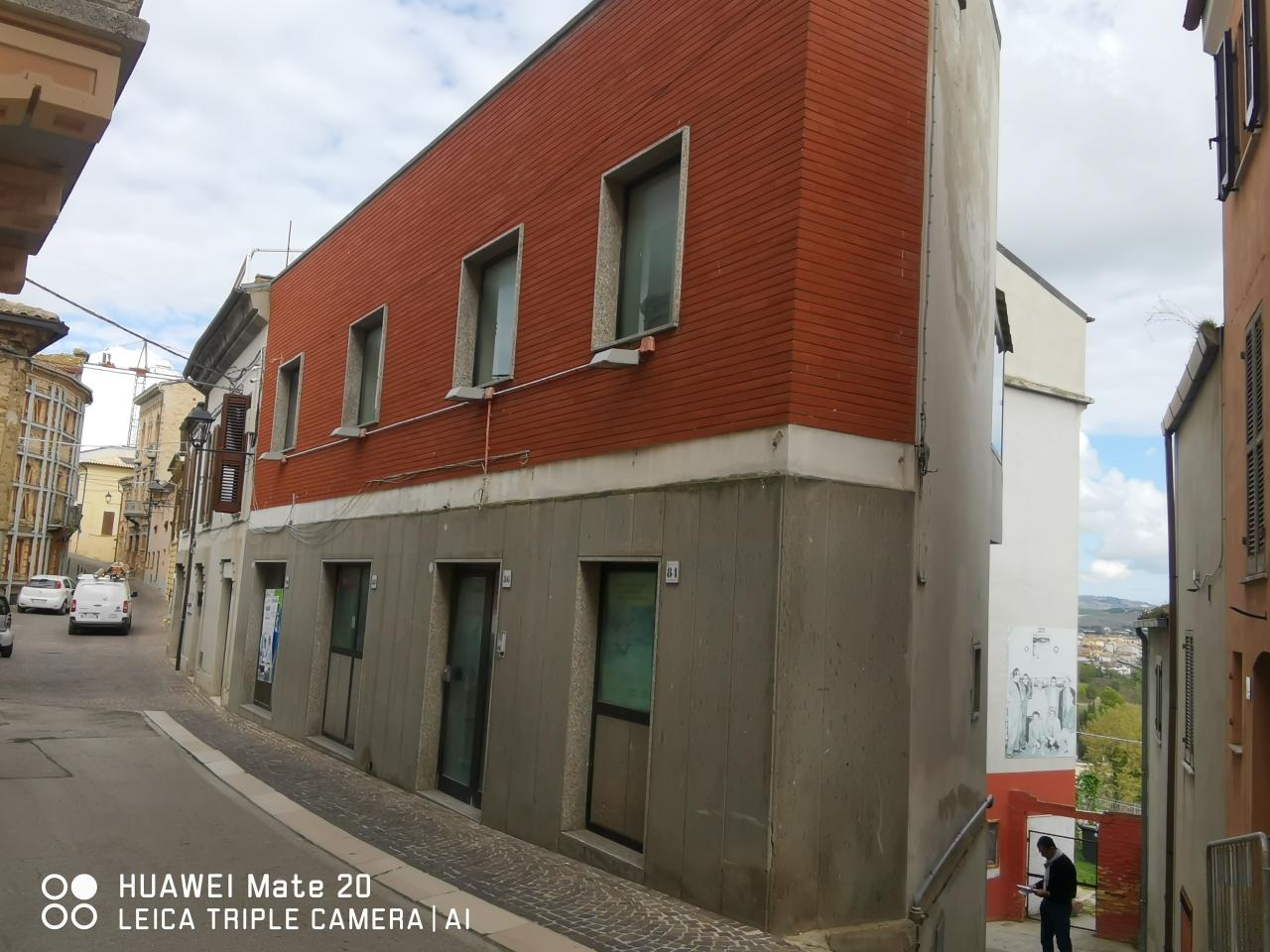 Palazzina commerciale in Via Vittorio Emanuele III 47, Picciano, {3} - Foto 1