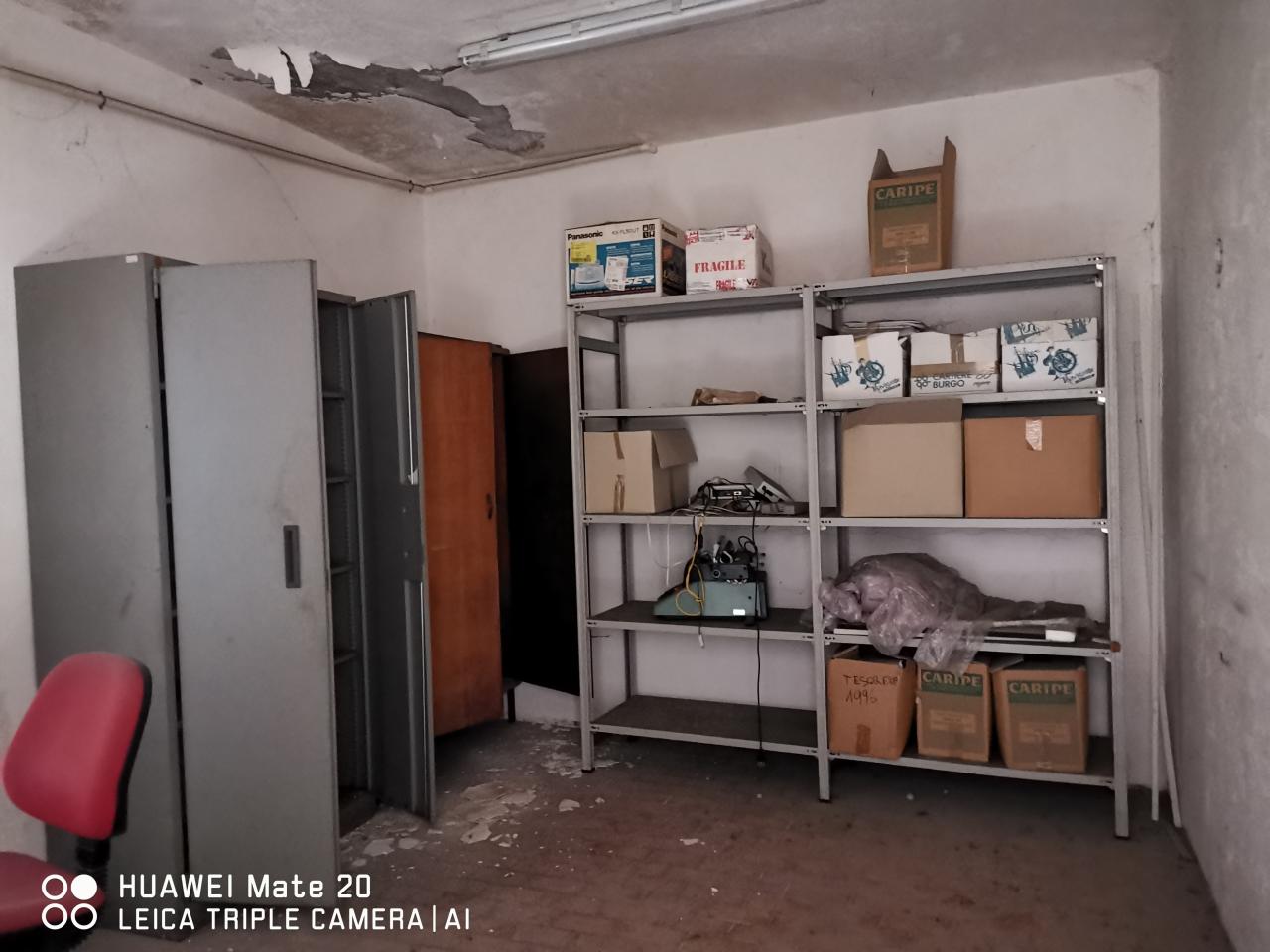 Palazzina commerciale in Via Vittorio Emanuele III 47, Picciano, {3} - Foto 2