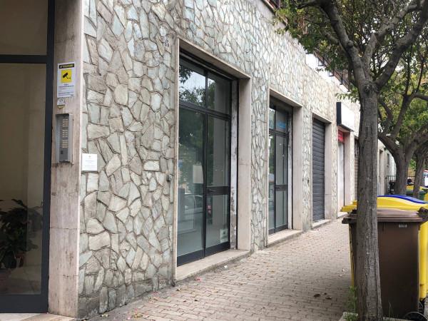 Negozio in Viale dei Bizantini 15, Catanzaro, {3} - Foto 1