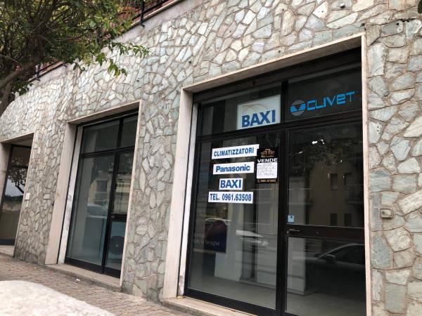 Negozio in Viale dei Bizantini 15, Catanzaro, {3} - Foto 2