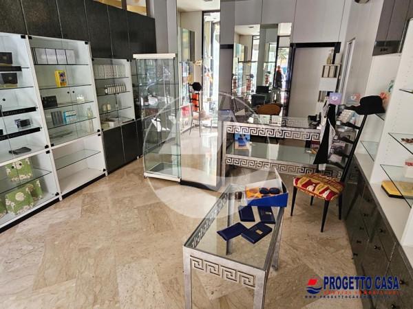 Negozio in Viale Pio XI 9d, Molfetta, {3} - Foto 2