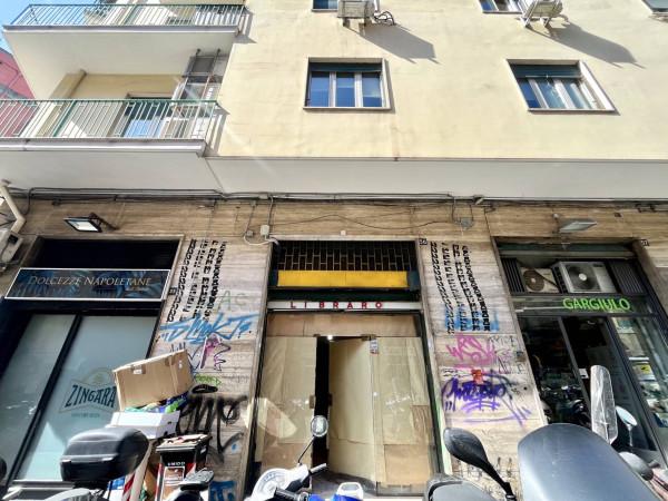 Negozio in Calata Trinità Maggiore 36, Napoli, {3} - Foto 2