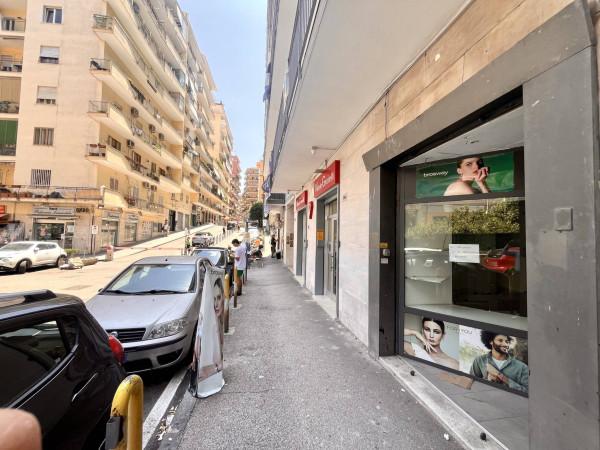Negozio in Vico Acitillo 138, Napoli, {3} - Foto 1