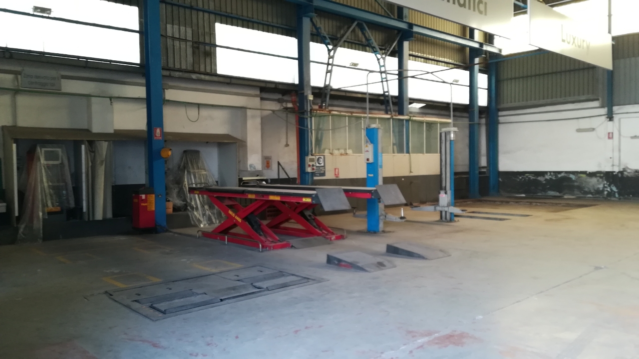 Capannone in Viale Domenico Zaccagna, Carrara - Foto 1