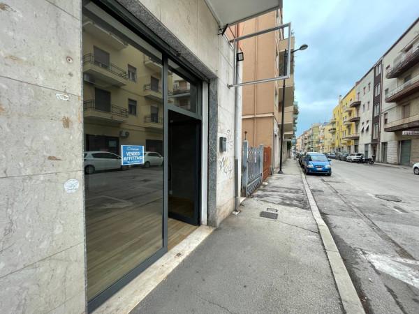 Negozio in Via Silvio Spaventa 42, Pescara, {3} - Foto 2