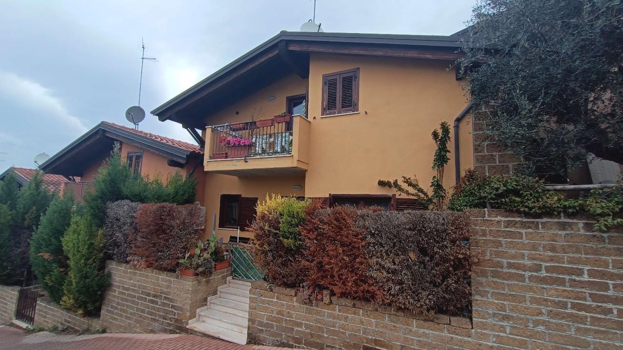 Villa a schiera in vendita a Cappelle Sul Tavo