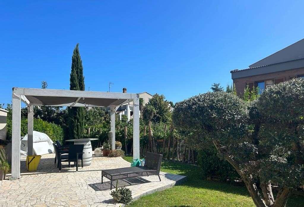 Villa unifamiliare in vendita a Citta' Sant'Angelo