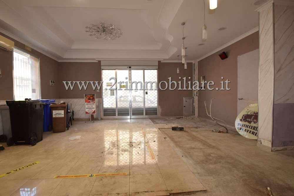 Negozio in Via Salemi, Mazara Del Vallo, {3} - Foto 2