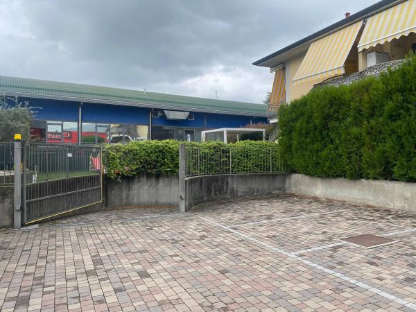 Magazzino in Via Rivierasca dell'Adda 348, Calusco D'Adda, {3} - Foto 1