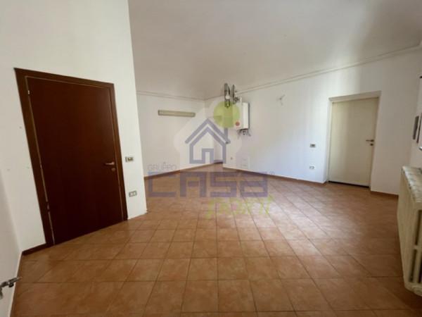Negozio in Via Martiri della Libertà, Monticelli D'Ongina, {3} - Foto 2