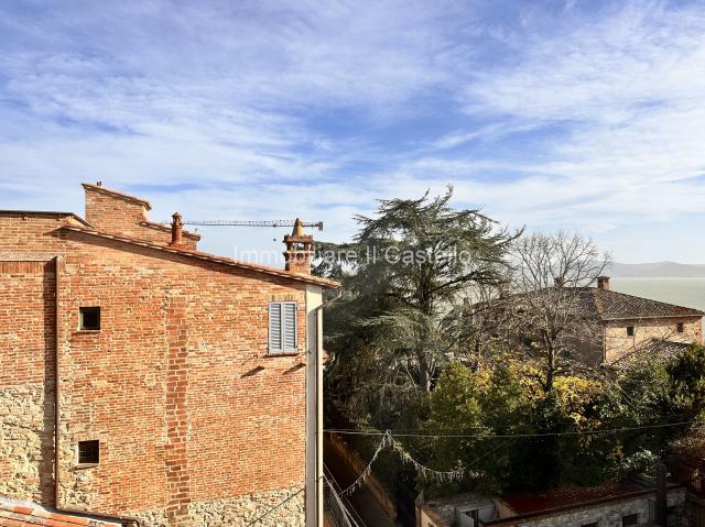 4-room flat in Via Vittorio Emanuele, Castiglione del Lago - Photo 1