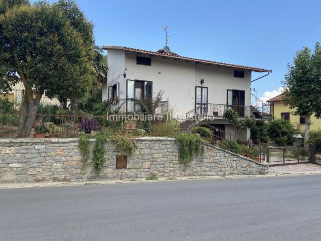 Detached house in Via dei Partigiani, Castiglione del Lago - Photo 1