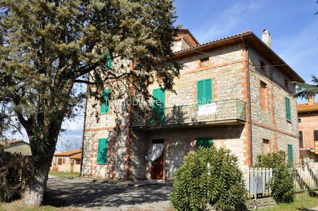 Detached house in Viale II Agosto 30, Castiglione del Lago - Photo 1